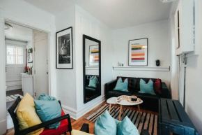 HRésidences Cozy Heritage St André Apt Mtl